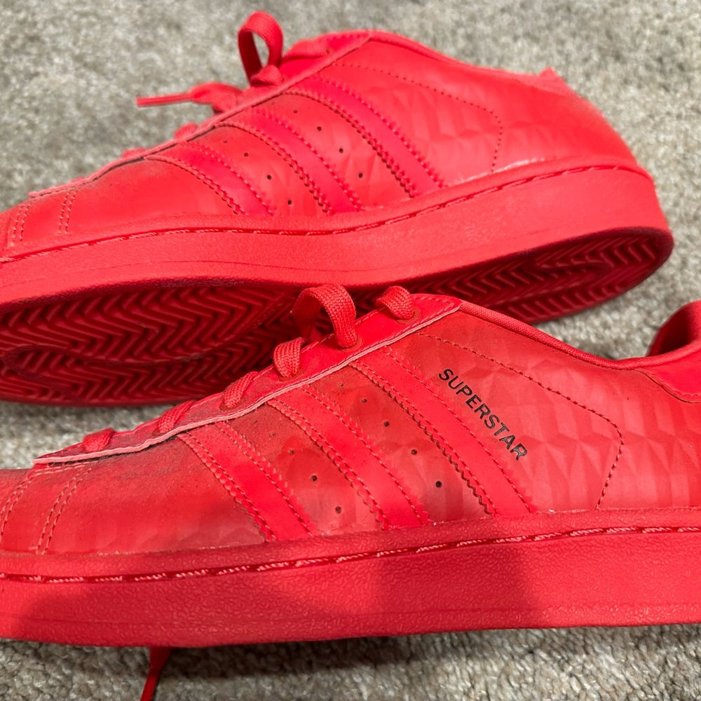 Adidas superstar in red color it’s a men’s size 6, but fits me women’s  8 1/2